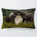Funda de cojín rectangular de 30x50cm con estampado de elefante africano en tela suave - Interacción de Manada de Elefantes en la Selva (8)