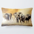 Funda de cojín elefante africano 30x50cm en tonos tierra y estampado artístico - 30cm x 50cm / Arte de la Marcha de la Manada de Elefantes (18)