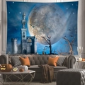 Arazzo di Halloween con luna piena e castello appeso in un soggiorno con decoro festivo - Castello Cielo Notturno (13)