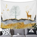 Dettaglio di arazzo nordico con renna dorata e albero d'argento sopra un divano grigio - Cervo d'oro Bianco Montagna d'Inchiostro (Stile 6) / 100x70cm (Tessuto Pelle di Pesca)