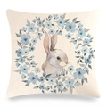 Osterkissenbezug aus Leinen mit Aquarellhase und hellblauem Blumenkranz-Design - 45x45 cm
