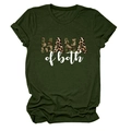 Dettaglio della stampa Mama of Both camo leopardata su t-shirt girocollo verde oliva - Taglia S / Verde Militare (Testo Bianco)