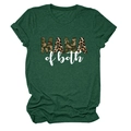 Dettaglio della t-shirt in morbido cotone con motivo MAMA of both mimetico e leopardato - Taglia S / Verde Retrò (Testo Bianco)