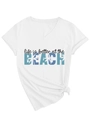 Dettaglio di t-shirt bianca con scollo a V, stampa BEACH e nodo frontale alla moda - S / Bianco