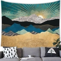 Arazzo astratto alba sulle montagne in verde scuro e oro sopra un divano grigio - 100x70(Pelle di Pesca) / Montagne Astratte Verde Scuro(11)