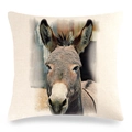 Detalle del tejido de lino y el retrato realista de un burro en la funda de cojín - Cabeza de Burro Pastoral Realista (20)