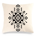 Détail de la housse de coussin en lin avec texture naturelle et motif tribal noir - Style Totem Tribal Symétrique Noir (18)