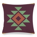 Gros plan du motif ethnique géométrique sur la texture en lin de la housse de coussin - Style Triangle Vert Violet Vin Rouge (14)