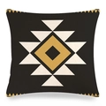 Détail de la housse de coussin en lin avec motifs tribaux et texture du tissu - Style Losange Central Noir Beige Gingembre (13)