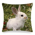 Funda de cojín de lino con diseño de conejo realista para decoración moderna del hogar - Conejito blanco en hierba verde (3)