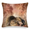 Leinen-Osterkissenbezug mit zwei schlafenden Hasen im Wald auf weißem Hintergrund - Kuschelnde Hasen im Wald (Stil 12) / 45x45 cm