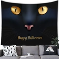Detail van Halloween wandtapijt met zwarte kat, gouden ogen en feestelijke tekst - Zwarte Kat Griezelig (Stijl 7)