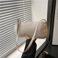 Bolso baguette blanco de piel sintética con textura de cocodrilo y cremallera plateada - Blanco