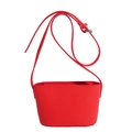 Mini sac à bandoulière rouge en cuir grainé avec sangle réglable et boucle en argent chic - Rouge
