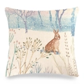 Détail de taie d'oreiller en lin avec lapin à l'aquarelle dans un paysage de neige - 45x45cm / Art du Lièvre d'Hiver (14)