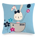 Housse de coussin en lin bleu clair lapin de Pâques avec motif LOVE et fleurs - 45x45cm / Lapin dans un Récipient d'Amour (6)