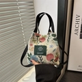 Mini borsa a secchiello jacquard floreale con manici in tessuto stile vintage - Motivo Vintage a Fiori Multipli (Stile 2)