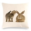 Housse de coussin en lin crème avec imprimé réaliste de chat et lapin pour Pâques - Interaction Chat et Lapin (10)