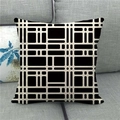 Quadratischer Leinenkissenbezug mit minimalistischem schwarz-weißem geometrischem Gitter - 45x45cm / Unregelmäßiges Geometrisches Gitter (37)