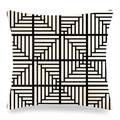 Détail de la housse de coussin carrée avec motif géométrique noir et blanc sur tissu lin - Style Labyrinthe Géométrique Noir et Blanc (12)