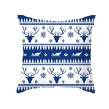 Vue détaillée de la taie d'oreiller de Noël nordique bleue avec rennes et flocons - 45x45cm / Motif Nordique Géométrique Renne Traîneau Arbre de Noël Bleu sur Fond Blanc (Style 13)