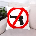 Funda de cojín cuadrada con eslogan anti-armas en tela de piel de melocotón en sofá - Estilo de Pistola Prohibida (Estilo 1)