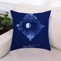 Dettaglio copricuscino blu navy con motivo foresta astratta su divano beige - Blu Scuro Illustrazione Foresta Blu Chiaro (26)