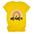 Detail des Bohemian Regenbogen-Prints mit Mama-Schriftzug auf gelbem T-Shirt - S / Oberteile / Gelb