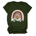 Detail eines dunkelgrünen T-Shirts mit Regenbogen-Herz-Motiv und Mama-Schriftzug - S / Oberteile / Armeegrün
