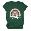 Detail eines dunkelgrünen Baumwoll-T-Shirts mit Regenbogen-Herz und Mama-Schriftzug - S / Oberteile / Vintage Grün (Weiße Buchstaben)
