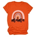 Dettaglio della stampa arcobaleno e scritta mama sulla t-shirt arancione a girocollo - S / Arancione (Testo Nero)