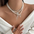 Collier multi-rangs en perles et chaîne serpent argentée avec pendentifs nœuds élégants - Blanc K Papillon Perle Ensemble Multicouche (6309)