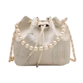 Sac seau blanc élégant avec broderie florale et détail de poignée perle - Blanc