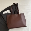 Bolso tote marrón oscuro en cuero sintético con detalles metálicos dorados - Marrón