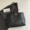 Bolso tote minimalista de cuero PU negro con herrajes plateados para uso diario - Negro