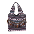 Grande borsa tote etnica con motivi geometrici viola e ciondoli con nappe - Modello 4