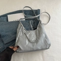Sac bandoulière argenté tendance avec texture froissée métallique et chaîne - Sans Pendentif / Argenté