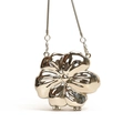 Elegante goldene Metall-Abendtasche in Blumenform mit feiner Schlangenkette-Schultergurt - Silber