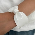 Dettaglio molletta a fiocco bianco perlato in resina con glitter argento scintillanti - Stile con Fiocco Bianco (0088)