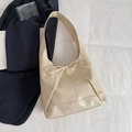 Bolso hobo beige en cuero mate con lazo decorativo y diseño espacioso de estilo retro - Blanco