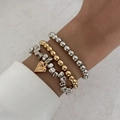 Set di tre braccialetti elastici con perline d'argento e un ciondolo a forma di cuore dorato - Stile Cuore in Perline Rotonde Miste Oro e Argento (06406)