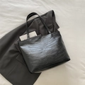 Große schwarze Tragetasche mit geprägtem Skelett-Design für den Alltag - Schwarz