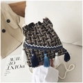 Sac seau ethnique en tweed noir et or avec glands tricolores et bandoulière en corde - Noir