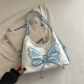 Sac bandoulière blanc à cordon papillon avec accents bleu clair et bandoulière réglable - Blanc avec Bleu