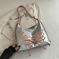 Sac hobo argenté avec papillon en cuir rose et nœuds pour une esthétique Y2K - Rose et Argent