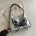 Sac sous le bras argenté avec motif papillon noir et détails à lacets élégants - Noir et Argent