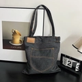 Dunkelgraue Denim-Einkaufstasche mit orangen Kontrastnähten und großer Vordertasche - Schwarz