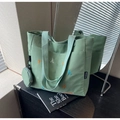 Muntgroene canvas shopper met geborduurde letters en bijpassende ronde kleine portemonnee - Groen