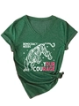 Dettaglio di una t-shirt con scollo a V verde scuro con stampa tigre e slogan - Verde Vintage (Stampa Bianca)