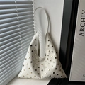 Borsa tote triangolare bianca minimalista con rivetti metallici e tracolla singola - Bianco